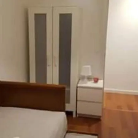 Ly's House In * Лісабон